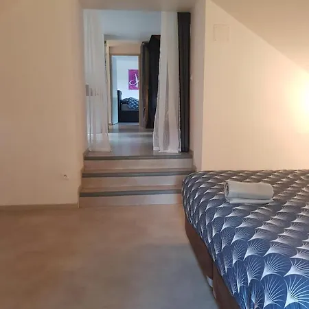 De 3*